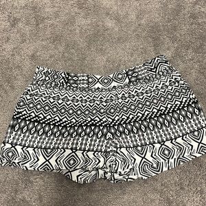 Like new Jcrew black and white printed shorts